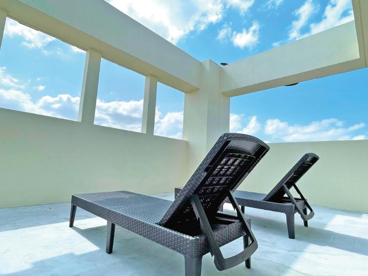 Terrace Resort Mihama Chatan Exterior foto